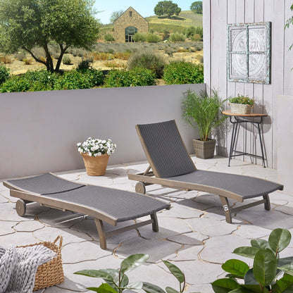 Outdoor Acacia Wood Wicker Chaise Lounge – Pull‑Out Tray, Weather‑Resistant Patio Design