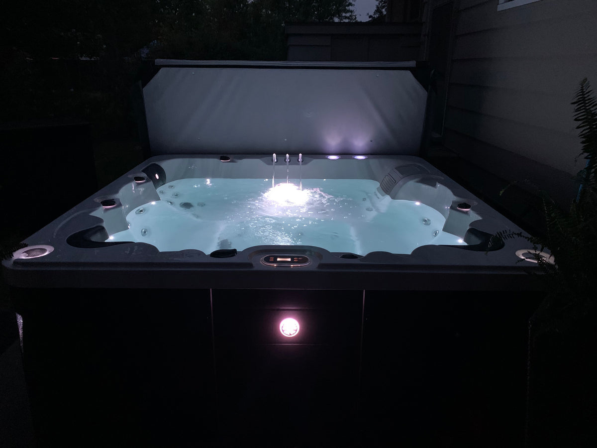 Liberty Spas LYS6000 – 6‑Seat Lounger Spa with Glacier, Ozone & UV Water Purification