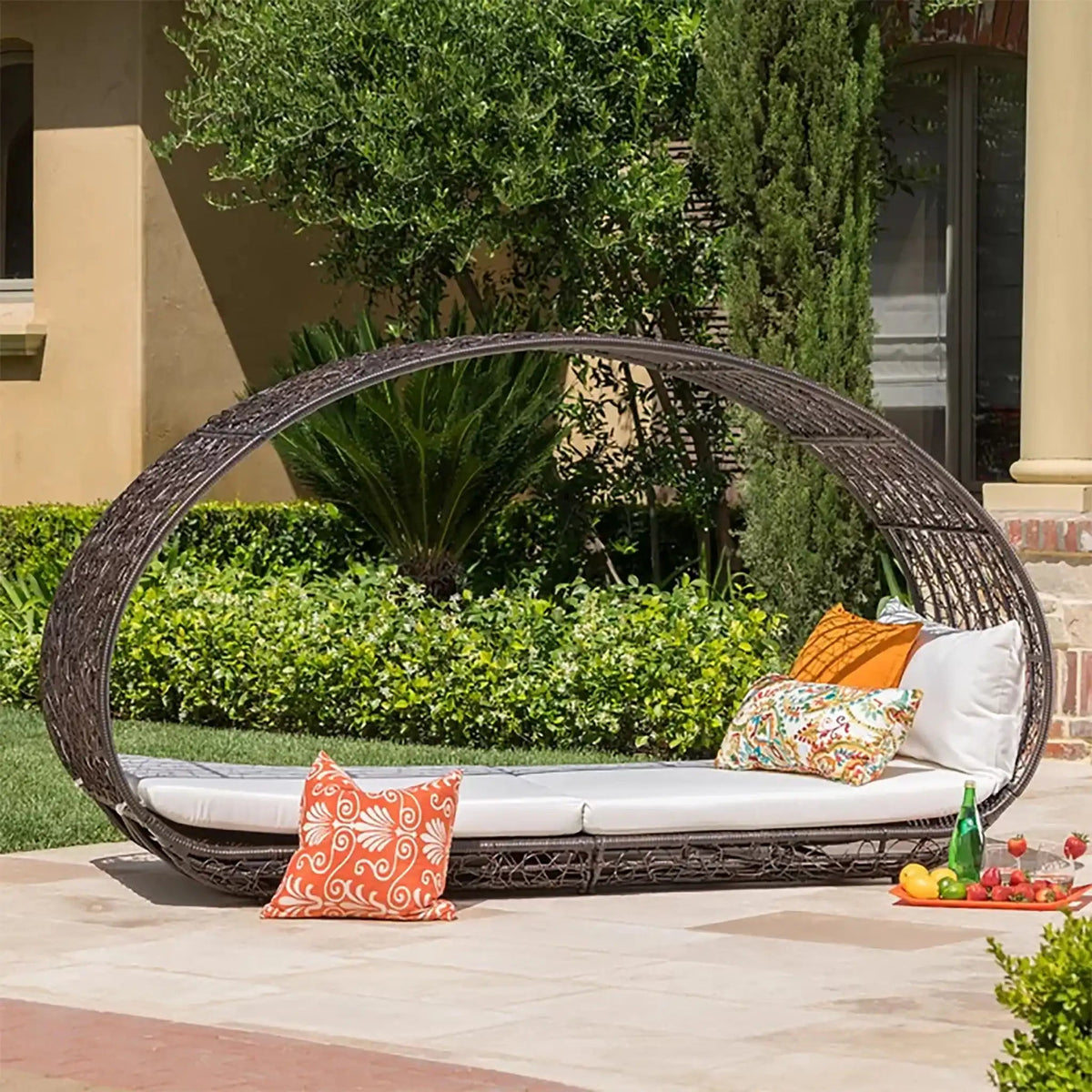 Abigal Outdoor Wicker Daybed with Cushion – Contemporary Patio Lounge