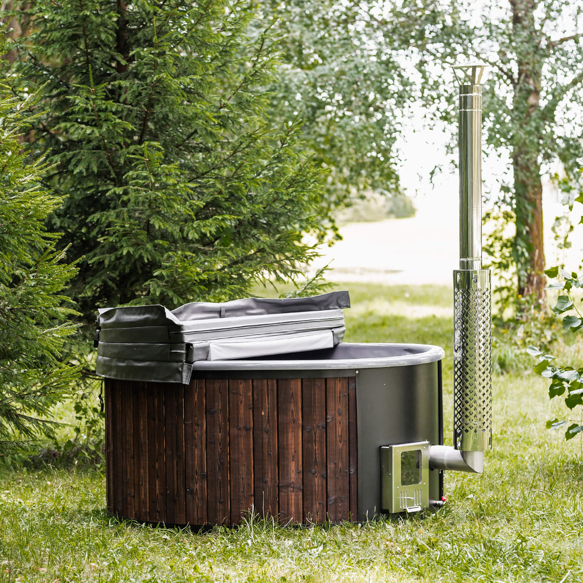 4‑Person Wood‑Fired Hot Tub – ThermoWood® Exterior, Fiberglass Insert & Fast 90‑Minute Heating