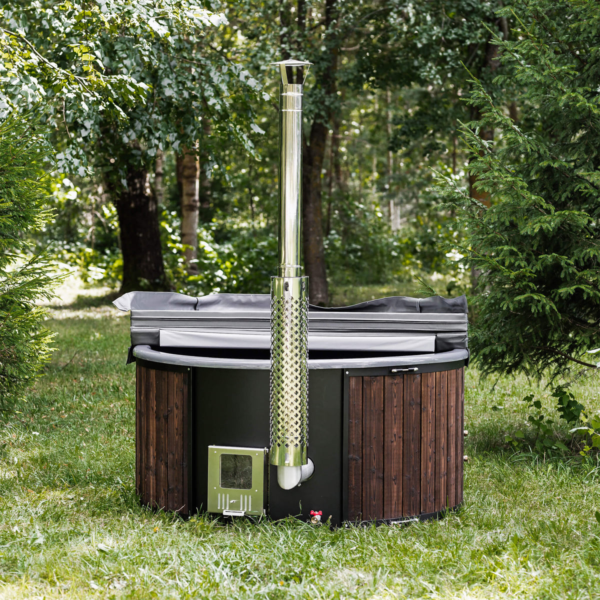 4‑Person Wood‑Fired Hot Tub – ThermoWood® Exterior, Fiberglass Insert & Fast 90‑Minute Heating