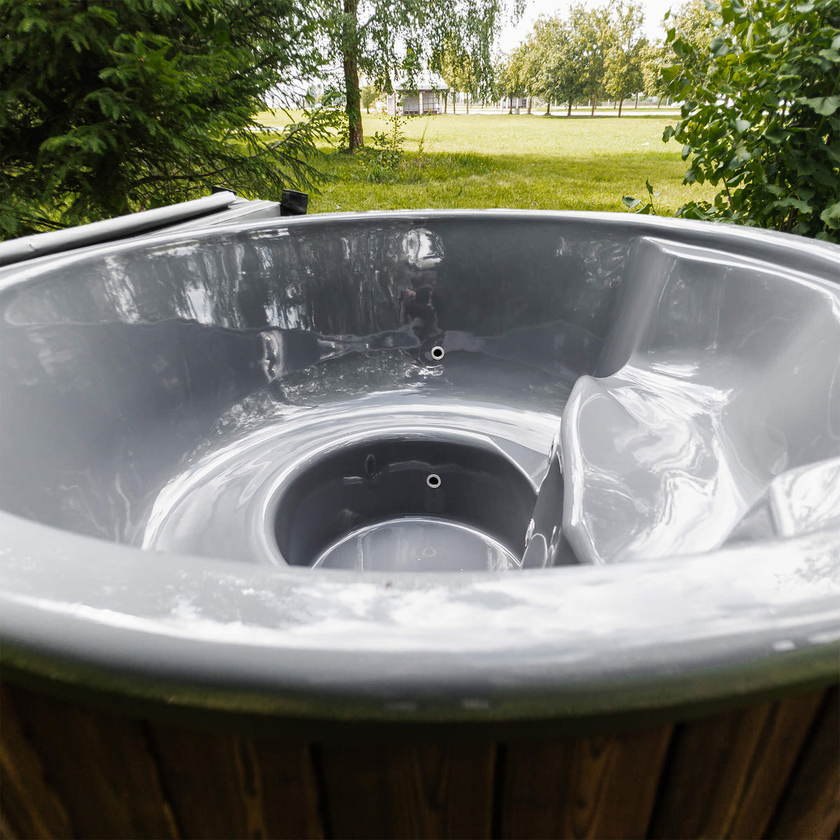 4‑Person Wood‑Fired Hot Tub – ThermoWood® Exterior, Fiberglass Insert & Fast 90‑Minute Heating